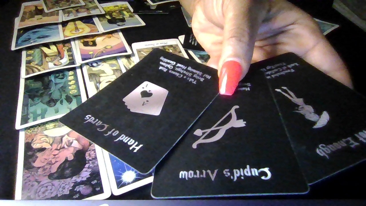 Это её последний День святого Валентина с ним, она просто ещё об этом не знает. ПОДРОБНО #провиди...