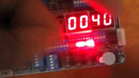 un cronómetro con segundos y minutos utilizando displays de 7 segmentos