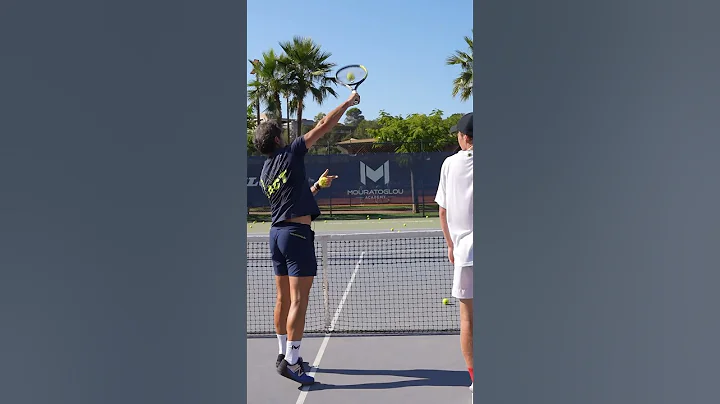 How to use your wrist correctly on the serve 🚀💥 #tennis #tennisserve #coachmouratoglou