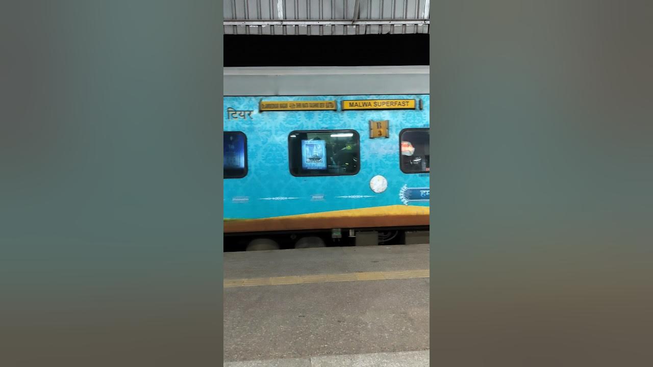 12920 Malwa SF Express Departing Mathura Junction. Shri Mata Vaishno