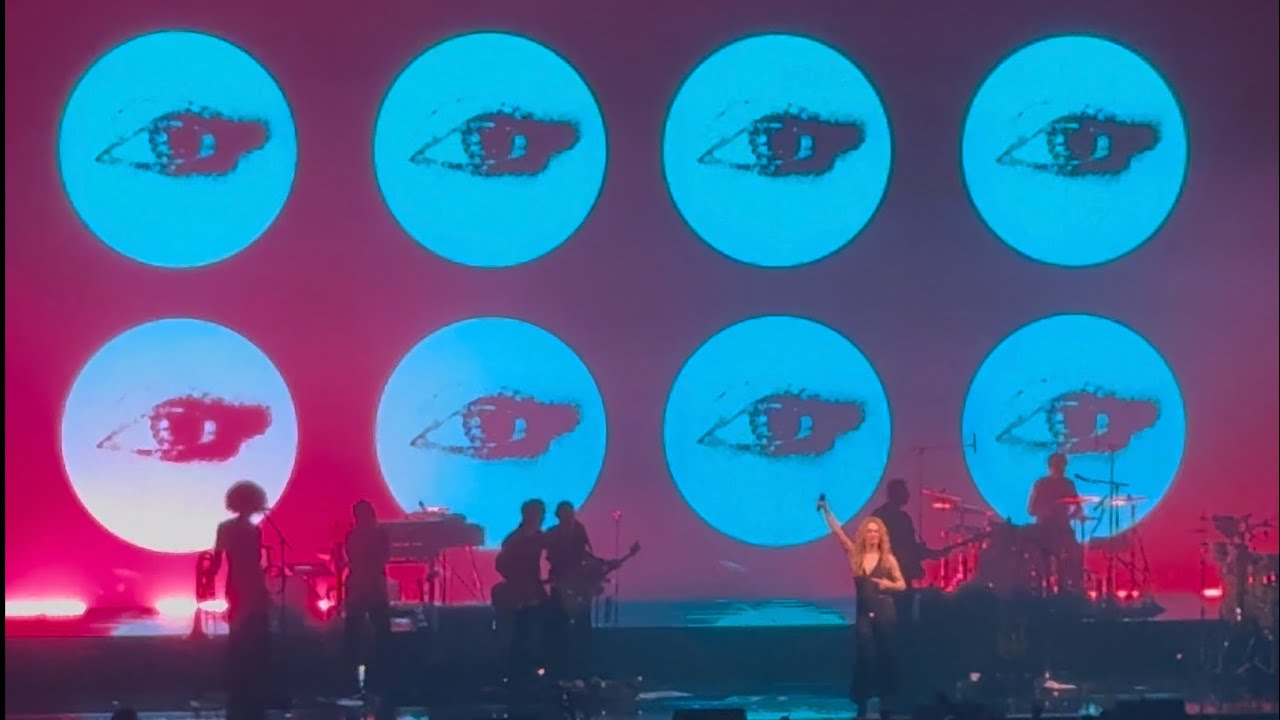 VANESSA PARADIS「Live」YOYOです。 Vanessa Paradis - Dès que j'te vois (Live at Zénith de Paris, 21