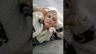 Marilyn Monroe On Santa Monica Beach July 13 1962. By George Barris Resimi