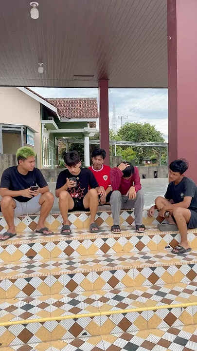 Kalian punya temen gini juga ga,kalo naik mobil mau nya duduk di pojok #shorts #lucu #kocak