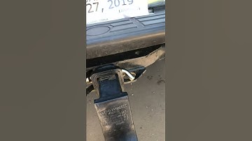 Easy locking hitch pin removal without key