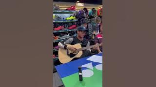 keren babang Tamvan Nyanyi Lagu Ungu Sejauh Mungkin Live