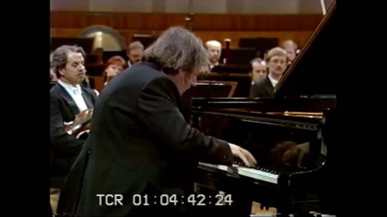 Grigory Sokolov plays Chopin Etude Op25 No12 in C minor Ocean   Video 1987