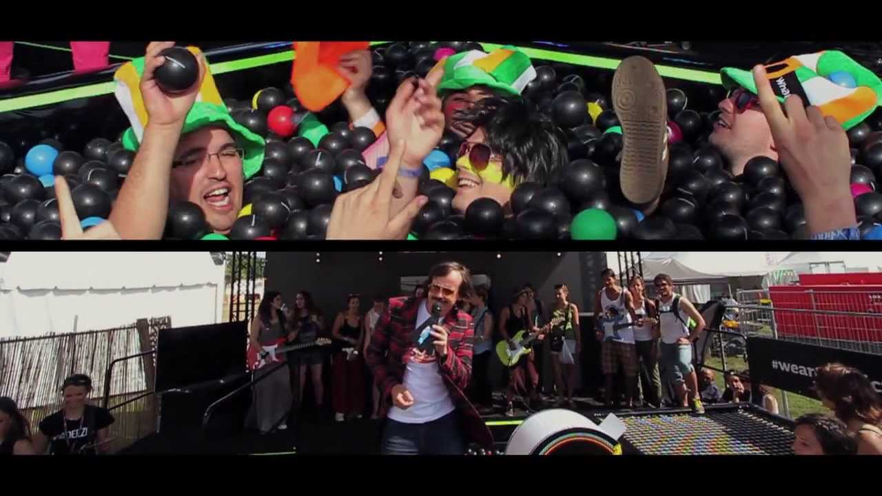 Deezer débarque sur les festivals - YouTube
