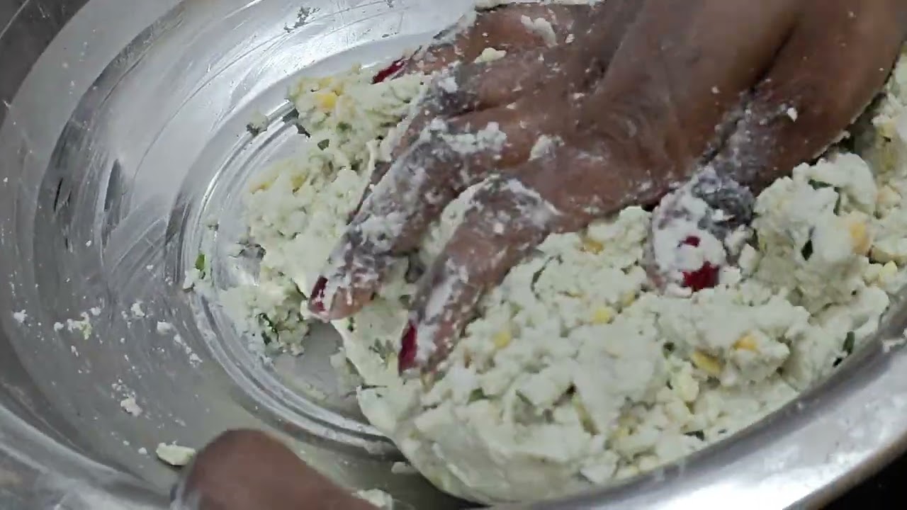 ఆంధ్రా స్పెషల్ బియ్యం పిండి చెక్కలు కమ్మని రుచితో క్రిస్పీగా ( crispy and spice rice flour chekkalu)