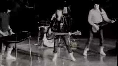 Suzi Quatro - Devil Gate Drive - "The Original B&W Clip"