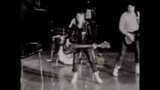 Suzi Quatro - Devil Gate Drive - 'The Original B&W Clip'