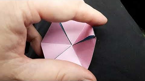 A Tri-hexaflexagon in action