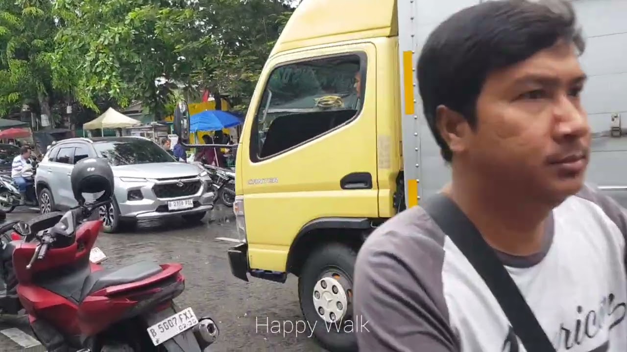 KAKEK NENEK INI RELA MENUNGGU ANTRIAN PANJANG PEMBELI 