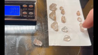 How to Identify a Mineral by a Specific Gravity Test (Topaz Vs. Quartz)