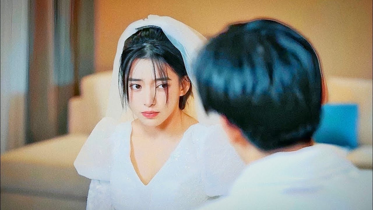 بنت جميله بيتنمروا عليها مفكرينها مش هترتبط ابدا بس شاب وسيم بيصدمهم بيحبها وبيدافع عنها ملخص مسلسل