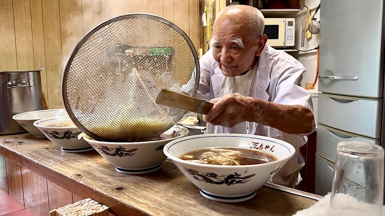 84歳【仙人レベルのラーメン職人】全国から殺到する行列客を１人で捌く驚異の鉄人『飯テロ』伊豆グルメ/Old Style Ramen