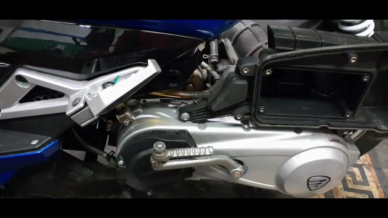 Mi motoneta gasta mucha gasolina , tira humo negro posible fallas