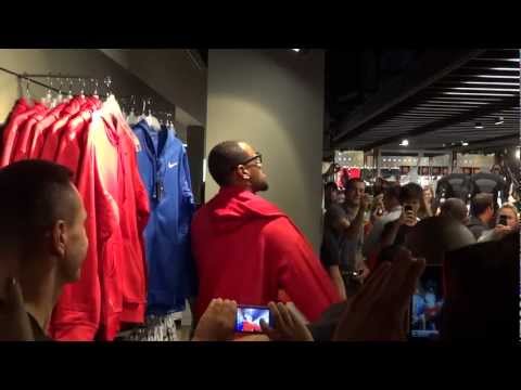 LeBron James shopping in NikeTown, London! 01-08-12 (HD)