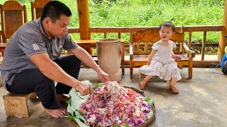 The process making five - color sticky rice to bring to the market to sell/xuan truong