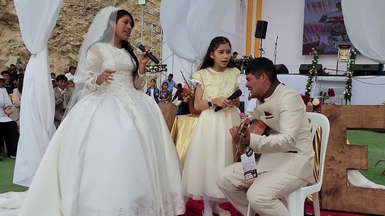Entre lágrimas el Pastor Yhon recibe el regalo de su esposa 🎁💖🎤🎹🌏🌏🇮🇱🔥🔥