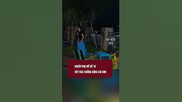 Người phụ nữ vô tư vứt rác xuống sông Sài Gòn