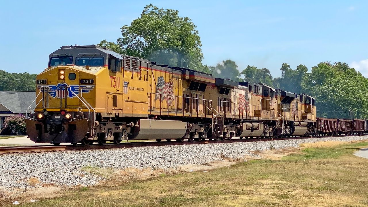 Chasing UP AC6000 7311 Leading CSX M409 - YouTube