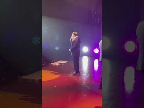 เก็บภาพบรรยากาศงานคอนเสิร์ต ยอดเพชร 11 กะรัต มาให้แฟนเพลงได้ชมกันครับ