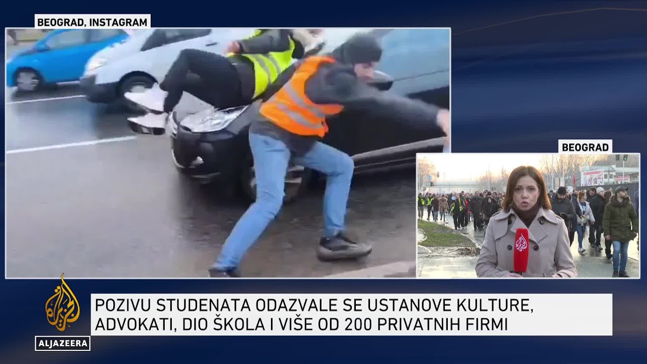 حادثة جديدة خلال الاحتجاجات: سيارة تصطدم بمجموعة من الطلاب وشرطة مكافحة الشغب