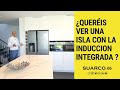 Cocina moderna con isla blanca con encimera de cocina  porcelanico  calacatta