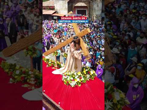 Recordando la majestuosa #SemanaSanta en #Antigua #Guatemala con esta impresionante procesión