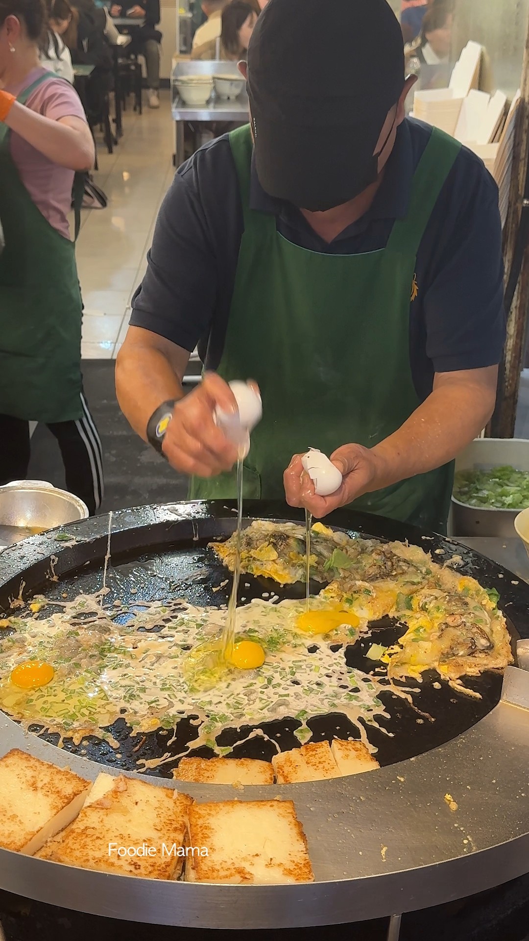Only $2! Taiwan's popular oyster omelette
