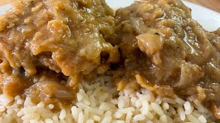 HOW TO USE UP LEFTOVER FRIED CHICKEN FOR A QUICK MEAL/OLD SCHOOL SKILLET SMOTHERED CHICKEN 🐔