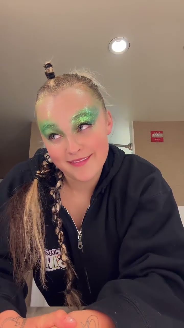 U gotta admit this song is kinda a vibe?⚫️ #itsjojosiwa #shorts