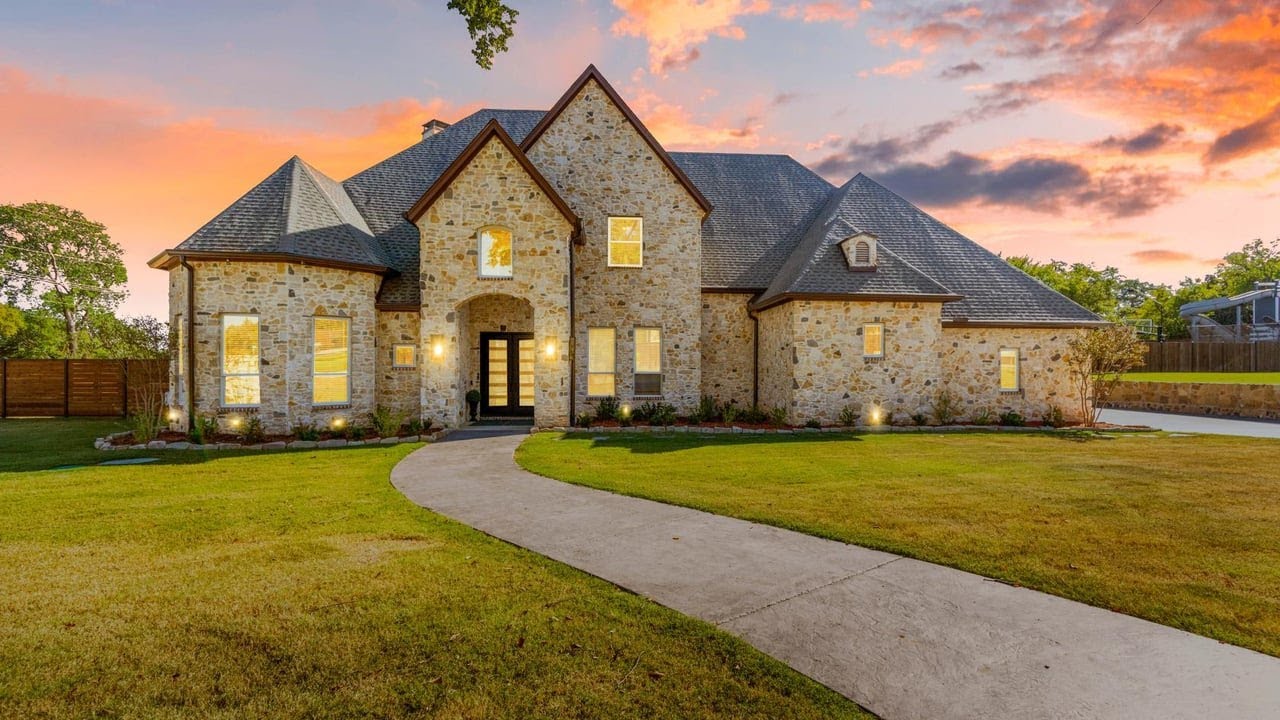 890 Liberty Ln, Keller, TX