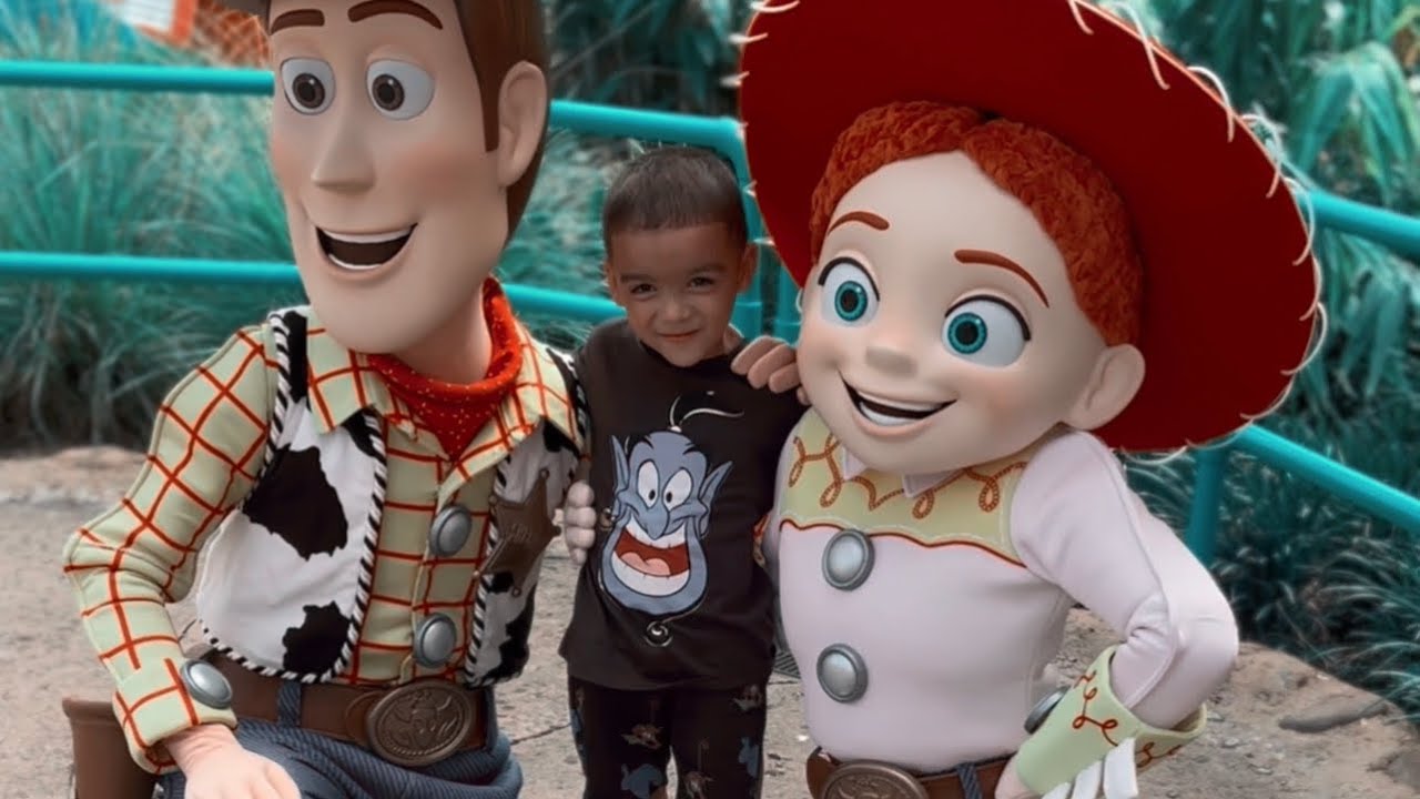 DINERO BUCKS - NO ME LLEGAN 🩸 (VIDEO OFICIAL)