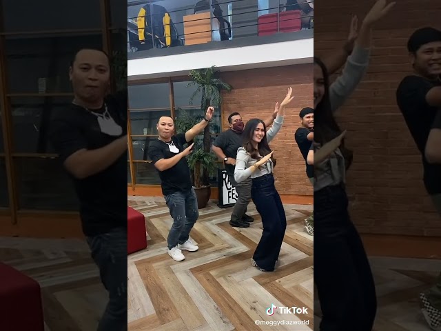 Tiktok Meggydiaz terbaru goyang pecel lele class=