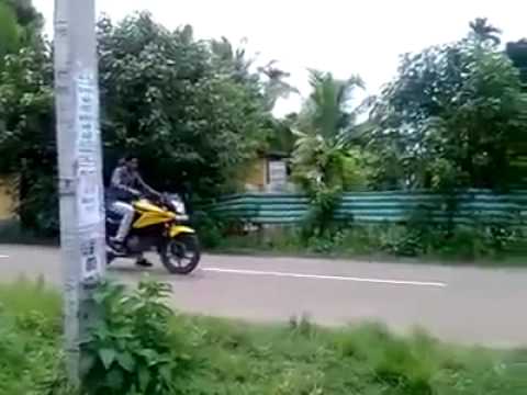 Funny Indian Motorcycle Stunt (Lawak Abg India Bawak Motor)