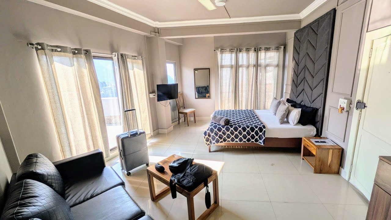 Serchhip KH Hotel | Room Tour ₹2000 | No AC! | Serchhip Bazar Veng | Mar 2025 Travel