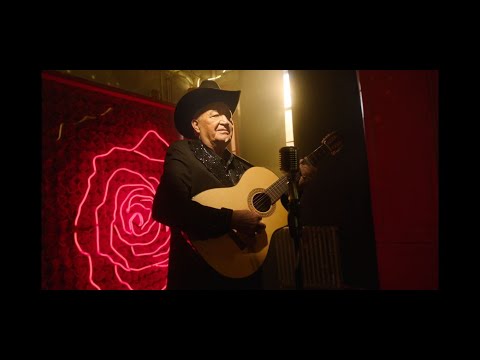 Eliades Ochoa - Se Soltó Un León (Official Video)