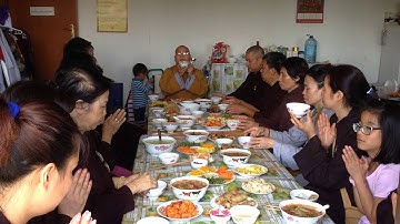 Dùng cơm trong chính niệm  24/07/2015.