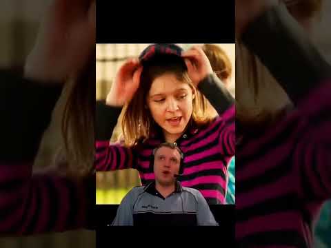Мальчик обидел девочку,