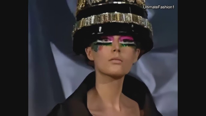 CHRISTIAN DIOR HAUTE COUTURE FALL-WINTER 2006-2007 - RUNWAY MAGAZINE ®  Collections