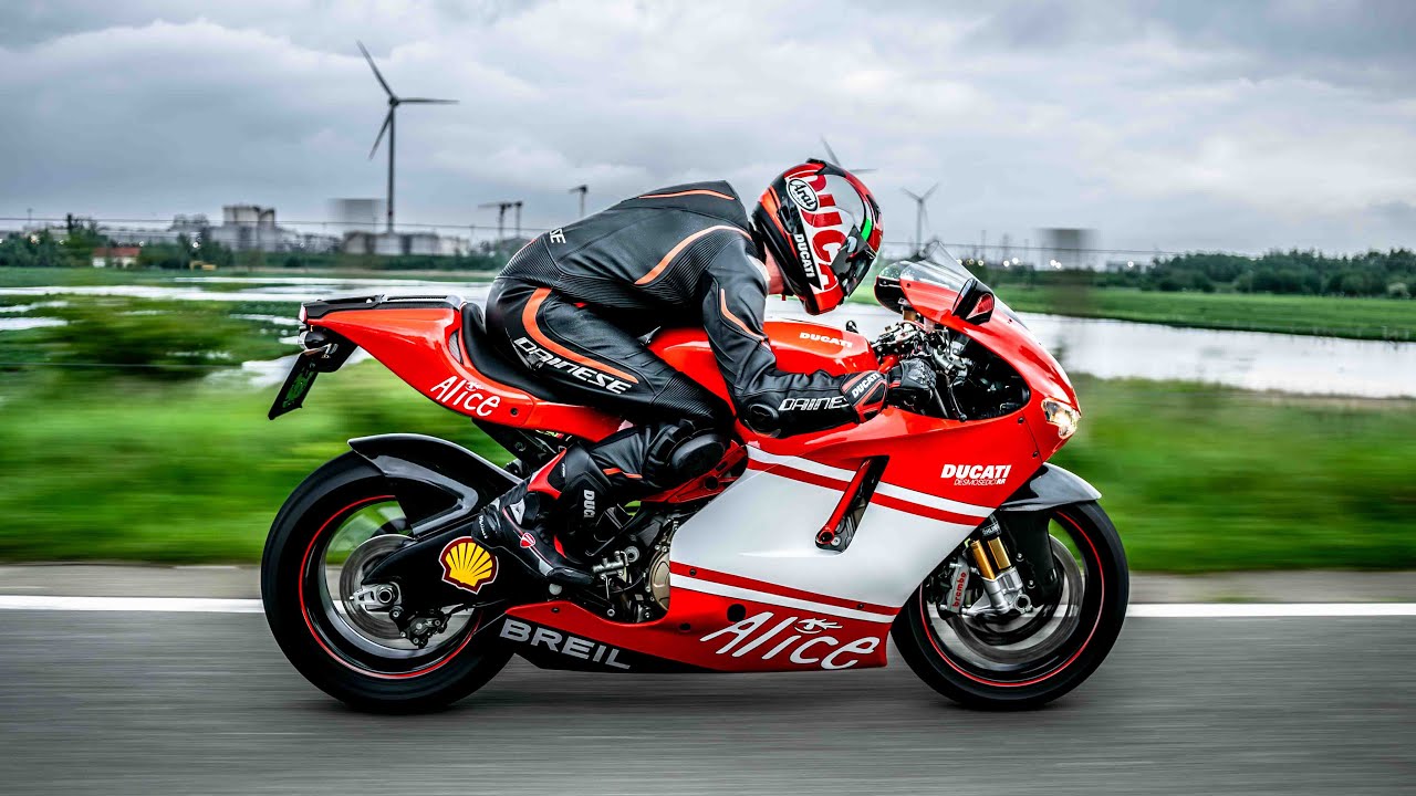 DUCATI DESMOSEDICI RR EXHAUST SOUND / FLY BY'S / REVS