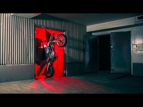 BEHIND THE SCENES: KTM stunts in Cold stores