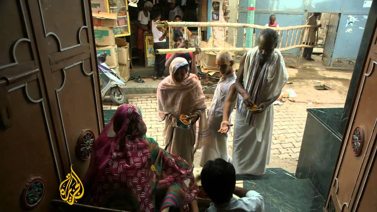 أرامل معدمات يلجأن إلى مدينة هندية