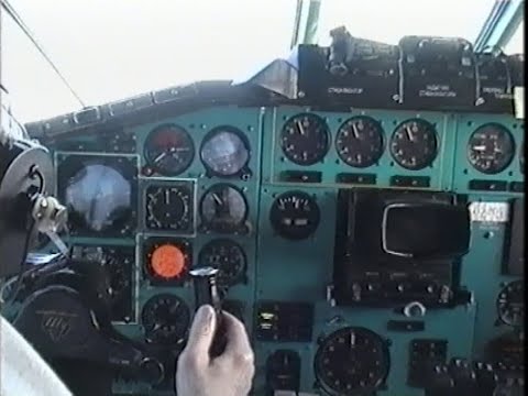 Видео: Взлет и посадка  из кабины самолёта Ту-154