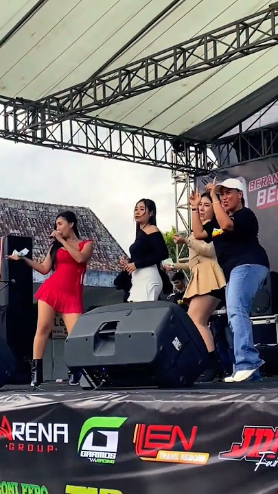 Novi sasmita asik banget #trending1shortsss #dangdut #fypshortss