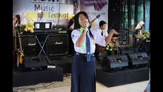 Jingle Orkes New Looh Kodook Siswi SMP N 4 BAE KUDUS dalam Festifal Band di Cafe P. D. K. T. Kudus