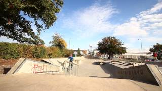 Bmx’er fails grind and lands in pain