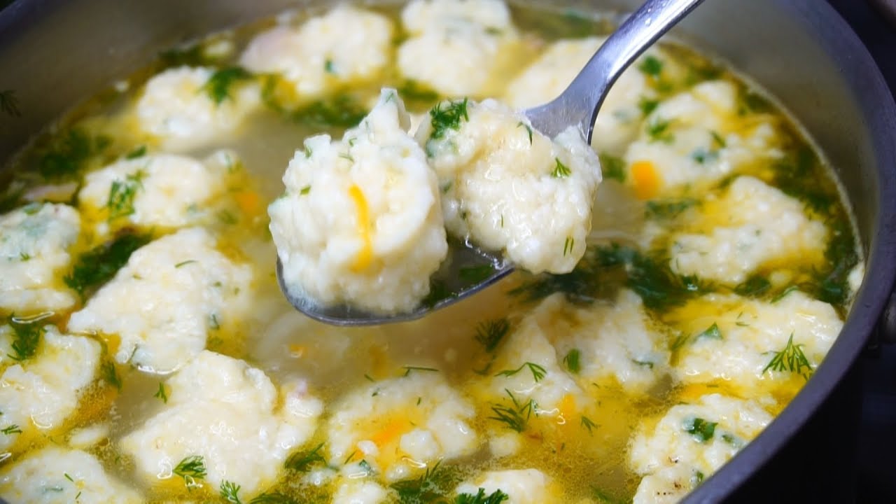 Детский суп с клецками рецепт. Куриный суп с клецками. Суп галушки Кубанский. Куриное консоме с клецками.