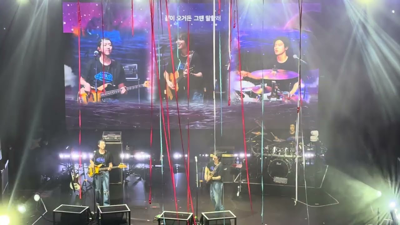 CNBLUE - Voyage Into X Tour in San Francisco - 04.27.2025_33 - YouTube